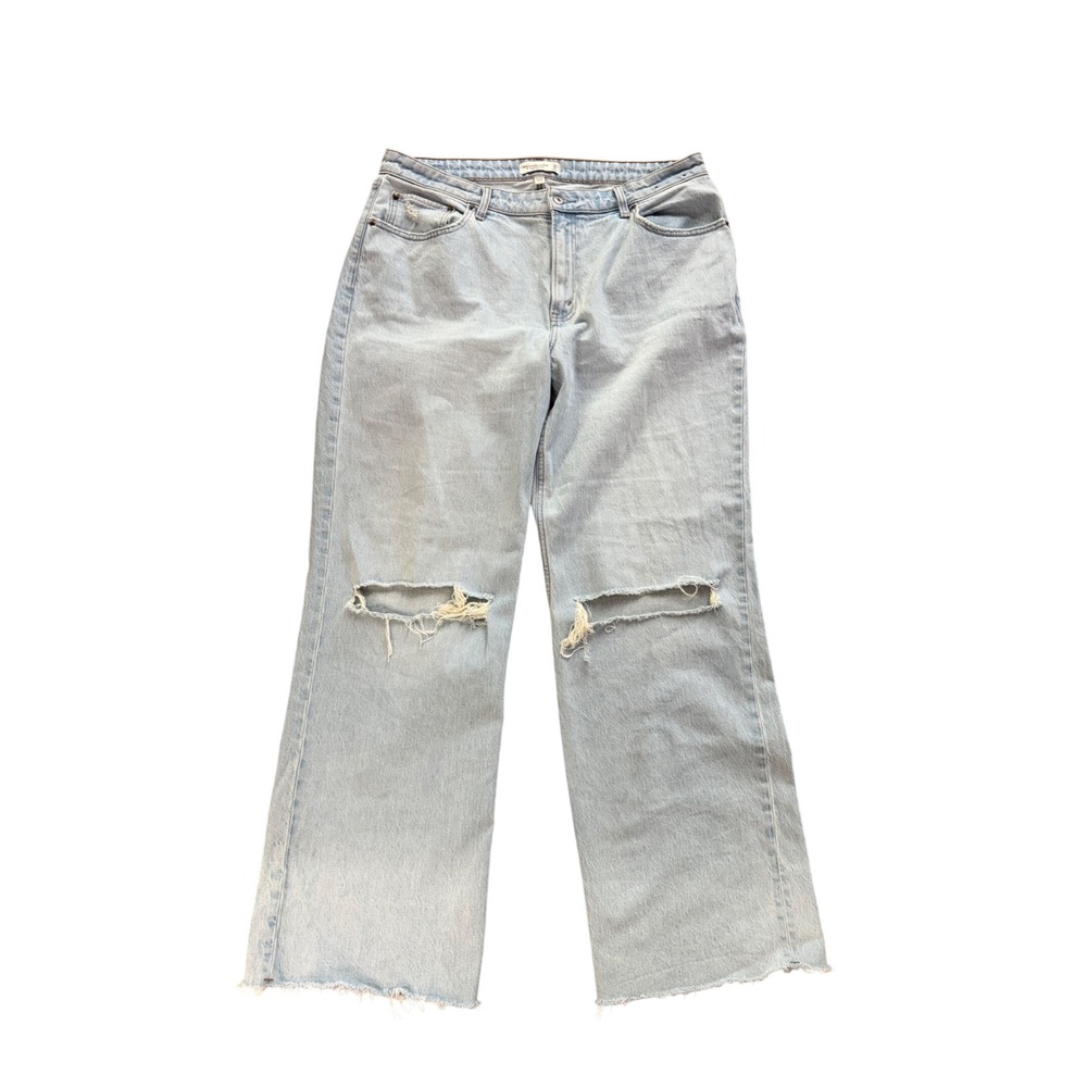 Abercrombie & Fitch Curve Love 90s Relaxed High Rise Jeans Light Wash 33 16L